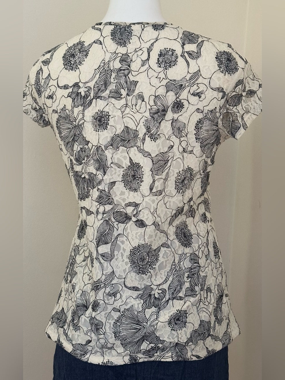 ALFANI Black & Crean Floral Lace Blouse Short Sleeves Sz M - Picture 3 of 11